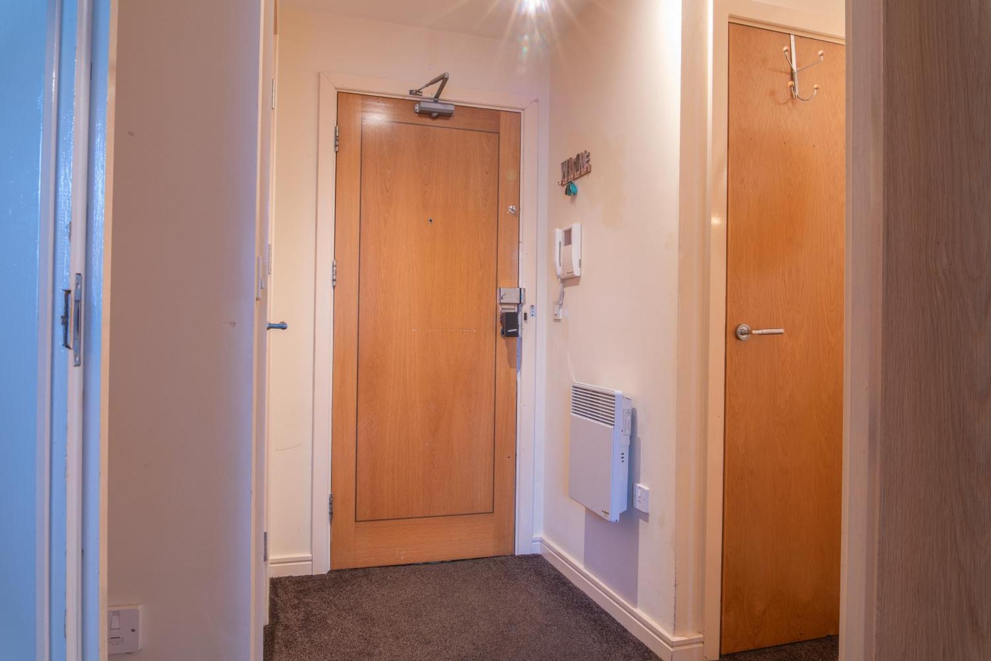 Stay In Our Stylish Flat! & Secure Building & Sleeps Up To 4 Birmingham Exterior foto